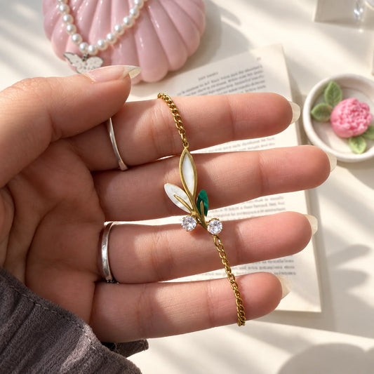 Leaf Diamond Necklace
