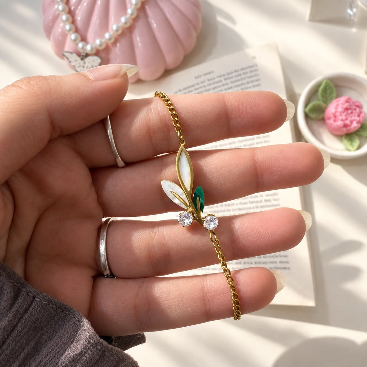 Leaf Diamond Necklace